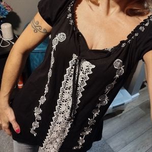 Black/white lace trimmed top